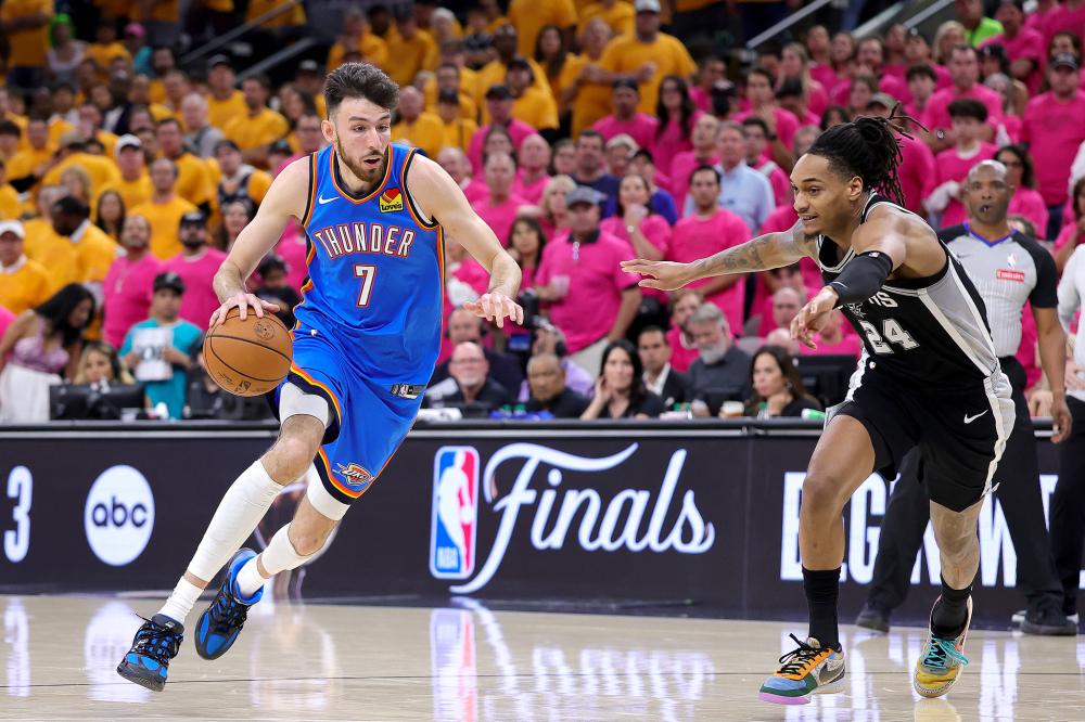 杜伦带伤出战助活塞锁定东部第一 奥汤称他应入选NBA最佳阵容
